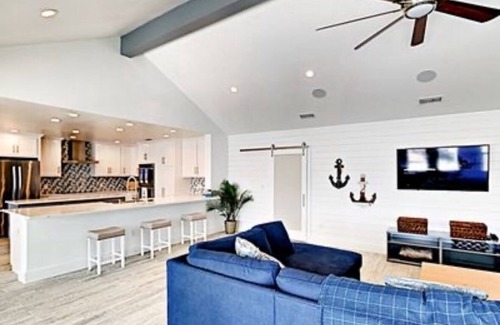 Key Allegro House | Bahama Cove! Newly remodeled one story Waterfront 3BRM/3BA home w/Pool and spa