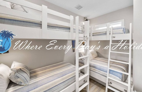 Crescent Beach House | "Bahama Mama" Beachfront + Private Pool!