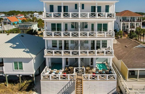 Crescent Beach House | "Bahama Mama" Beachfront + Private Pool!