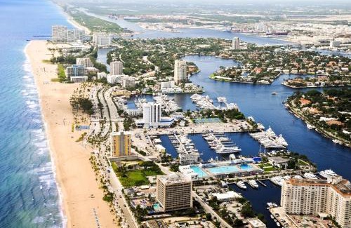 Central Beach Resort | Bahia Mar Fort Lauderdale Beach - DoubleTree by Hilton