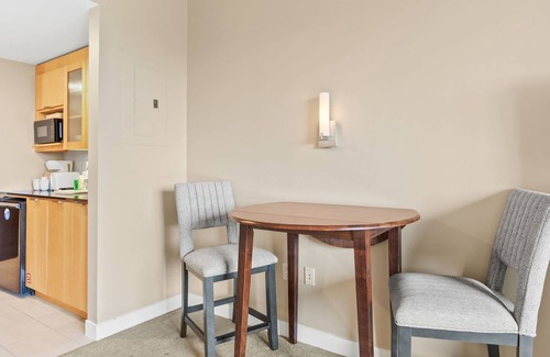 Baytowne Wharf Condo | Bahia Studio at Baytowne Wharf! Overlooks Tropical Pool, Hot Tub, Beach Tram!