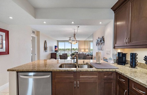 St. Petersburg Apartment | Bahia Vista 8-411| 2BD| 2BA