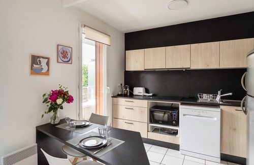 Francisco-Ferrer - Vern Apartment | Bahibé - Appartement 1 chambre avec balcon et parking, au calme, proche gare