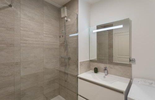 Francisco-Ferrer - Vern Apartment | Bahibé - Balcon et parking au calme proche gare