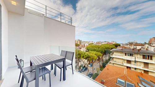 Marina Centro Apartment | Baia Medea Splendido e Nuovissimo Attico al 5to Piano