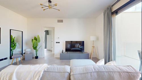 Marina Centro Apartment | Baia Medea Splendido e Nuovissimo Attico al 5to Piano