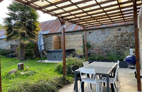 Roz-sur-Couesnon House | Baie du mont saint michel - 6 personnes - Spa privatif