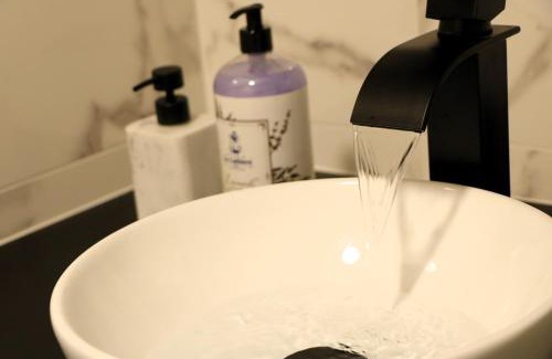 Villeneuve-la-Garenne Apartment | Baignoire Spa - 2 pièces moderne