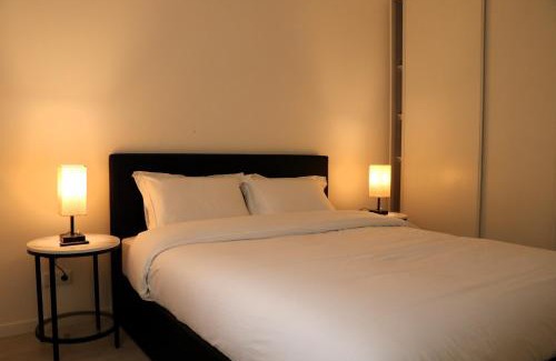 Villeneuve-la-Garenne Apartment | Baignoire Spa - 2 pièces moderne