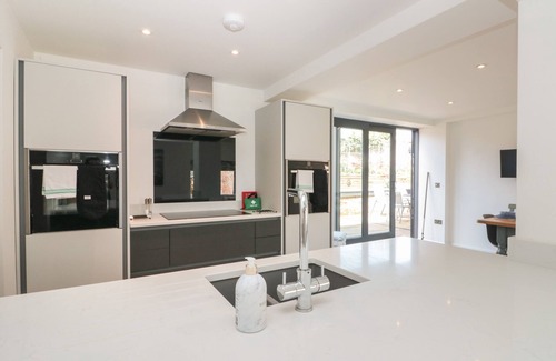 North Dalton Cottage | BAILEY HOUSE, pet friendly, with pool in Pocklington