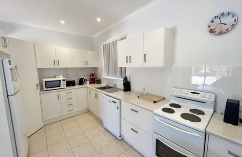 Port Hughes Apartment | Bailey`s Place - Freshly Renovated 3 BR Home Close to Beach