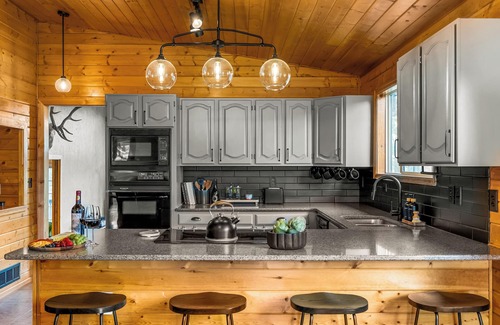 Bailey House | Bailey Treetop Retreat: Spacious, Hot Tub, Pool Table, Yoga, Family, Views