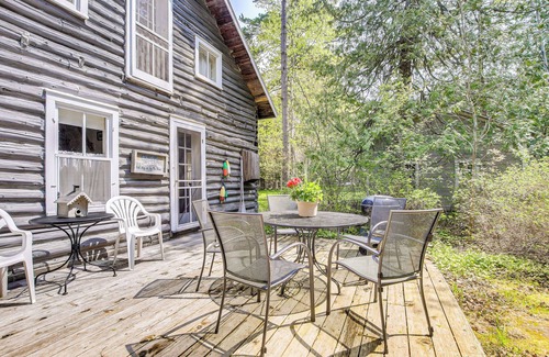 Baileys Harbor Cottage | Baileys Harbor Cottage w/Dock: Steps to Lake!