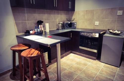 Bloemfontein Hotel | Bains Game Lodge Sky's Overnight