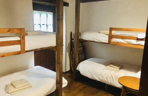 Arties Apartment | Bajo con Jardin y Terraza en Arties. 2 Dormitorios y 2 baños (1 en suite). 6pax
