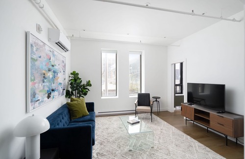 Chinatown Apartment | BAKAN Gem in the city : MODERN 1BD in Old Mtl/DT