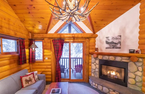 Lake Louise Cabin | Baker Creek | Superior Jacuzzi Suite