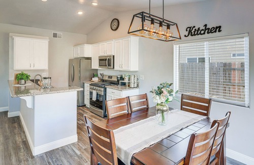 Pumpkin Center House | Bakersfield Home w/Pool Table, Cornhole + More!