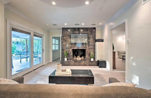 Bakersfield House | Bakersfield Oasis Sweet Tropical Pool Setup!