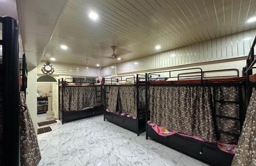 Versova Hostel | Balaji Guest House Andheri West