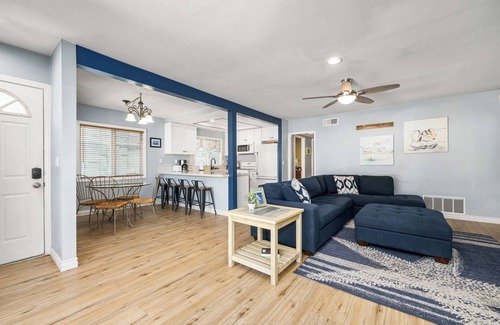 Balboa Peninsula Apartment | Balboa Hideaway w/Patio next to Pier, Fun Zone,