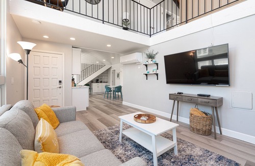 Balboa Island House | Balboa Island Back Unit with Bay Views