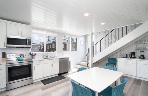 Balboa Island House | Balboa Island Back Unit with Bay Views