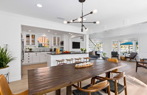 Balboa Island House | Balboa Island Bayfront Beach House with A Share Private Dock !