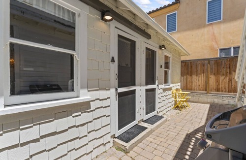 Balboa Island Apartment | Balboa Island Cottage- Air Conditioning! Walk to Ferry!