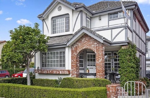 Balboa Island House | Balboa Island Retreat - a great location for a fun-filled vacation!