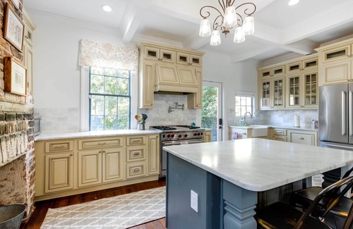 Savannah Victorian District House | Balcony, Garden & Grill: Historic Savannah Home!