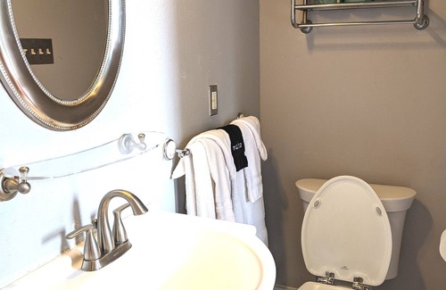 Faubourg Marigny Hotel | Balcony Guest B&B - Near French Quarter - Restaurant - Bar - Large Groups