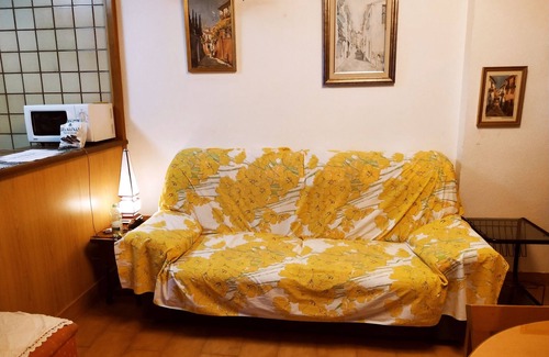 Velilla-Taramay Apartment | Balcony overlooking the sea.