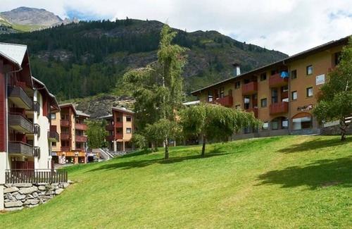 Lanslevillard Apartment | Balcony, parking, tv, ski locker, 35m², Val Cenis