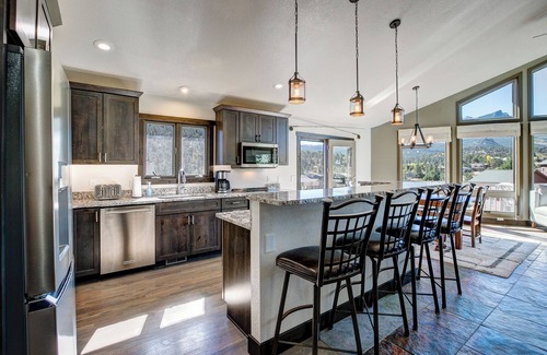 Estes Park House | Baldpate Home - Premier Mountain Views & Hot Tub!
