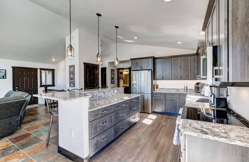 Estes Park House | Baldpate Home - Premier Mountain Views & Hot Tub!