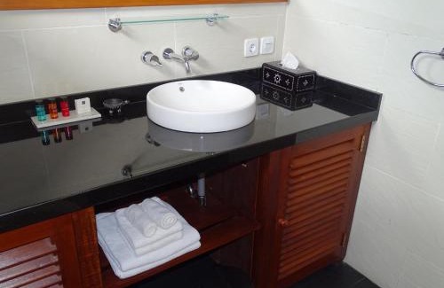 Sandik Hotel | Bale Solah Lombok Holiday Resort