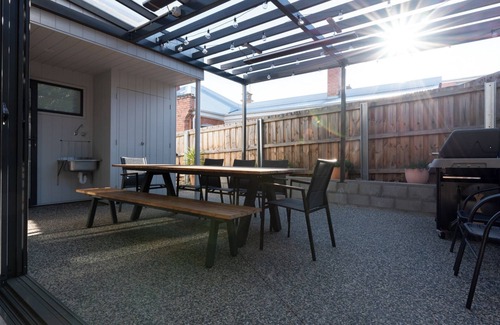 Launceston CBD House | Balfour Cottage WiFi & Parking