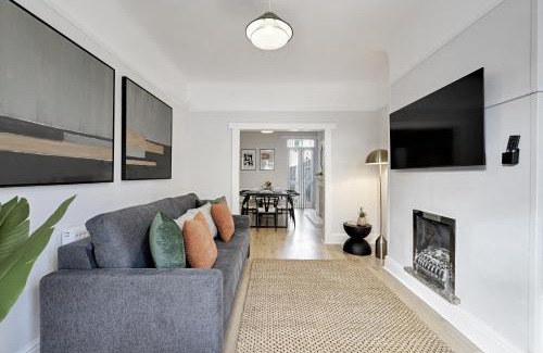 Bootle House | Balfour House - Air Host & Stay - Sleeps 8, free parking