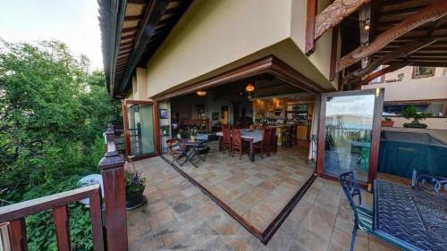 Kosmos House | Bali at Scenic Haven Lodge in Hartbeespoort