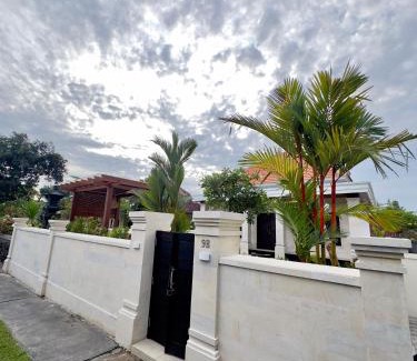 Jasri House | Bali Tropical and Relax