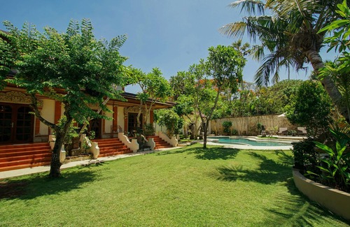 Legian Villa | Balinese private villa with swimming pool at Legian area