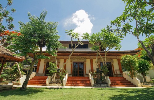 Legian Villa | Balinese private villa with swimming pool at Legian area