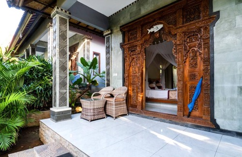 Mushroom Bay House | Balinese Style House with Public Swimming Pool, Close to Mushroom Beach (DLX)