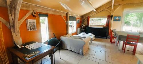 Chateauroux Apartment | Ballade a la lune chalet 2 pers jardin