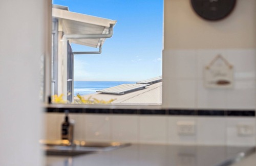 Sawtell House | Ballantrae 8 Family-Friendly Coastal Apartment with Ocean Views