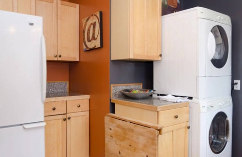 Old Ballard House | Ballard Bunkhouse 2nd flr unit near ent. district. Parking & free level 2 chrgr
