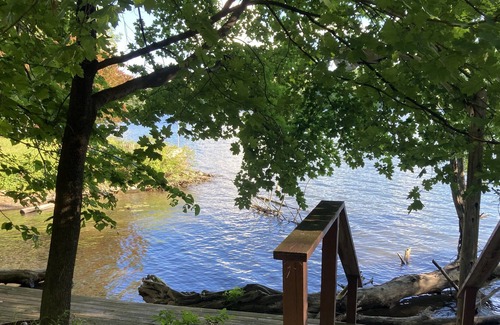 Maryland House | Ballpark Retreat Lake House Sleeps 6, Hot Tub, Fishing, Large Yard