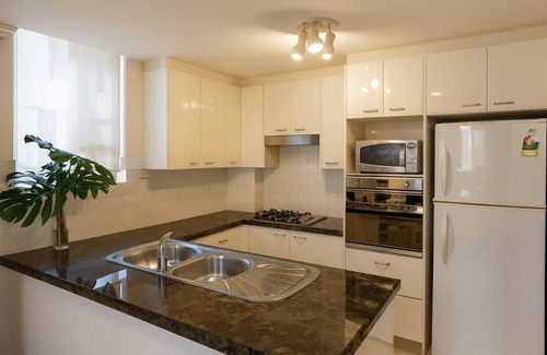 Balmain Apartment | Balmain- BUCHN Buchanan Street - Modern 2BR with Balconies Resort Facilities Near Balmain Village