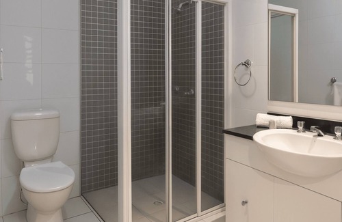 Balmain Apartment | Balmain- BUCHN Buchanan Street - Modern 2BR with Balconies Resort Facilities Near Balmain Village